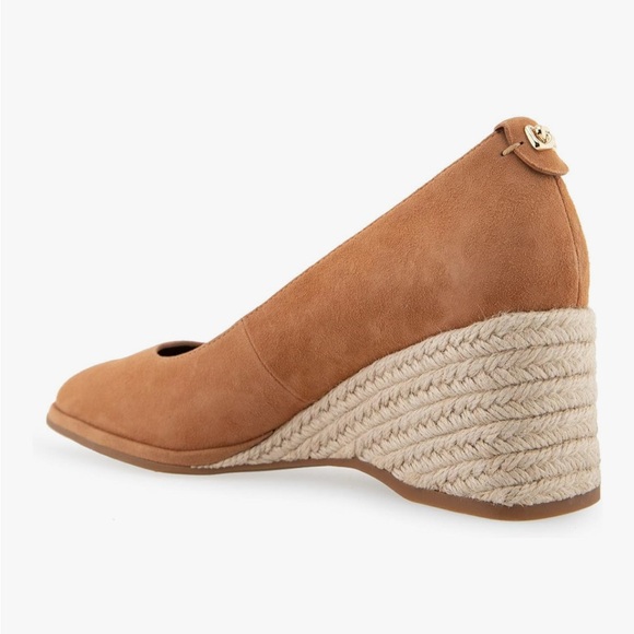 AEROSOLES Tan Suede Wedge Shoes - Picture 3 of 4